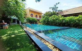 เอนกาย บูทิก โฮเทล